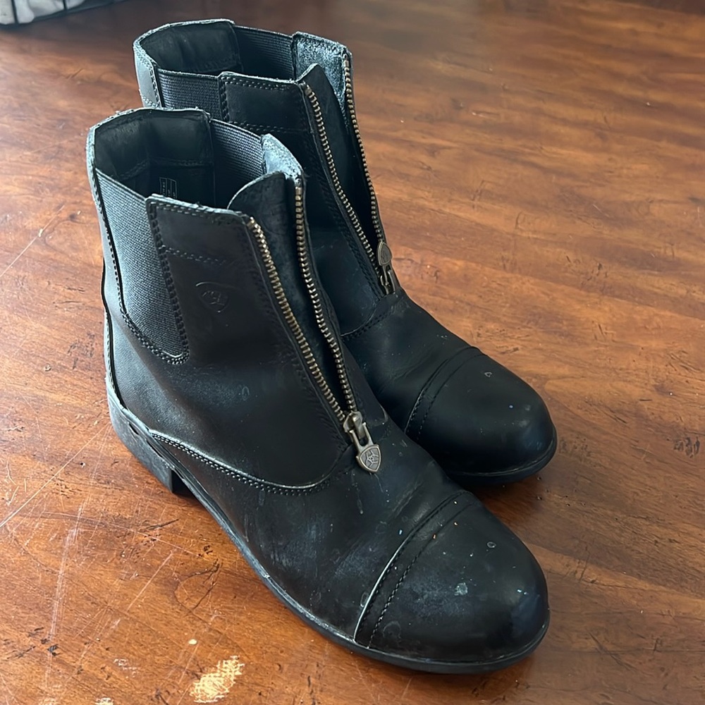 Girls Ariat Paddock Boots - rarely used